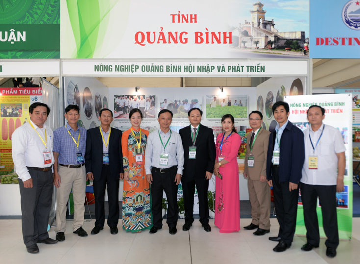 Đoàn đại biểu tỉnh Quảng Bình tham dự tại triển lãm.