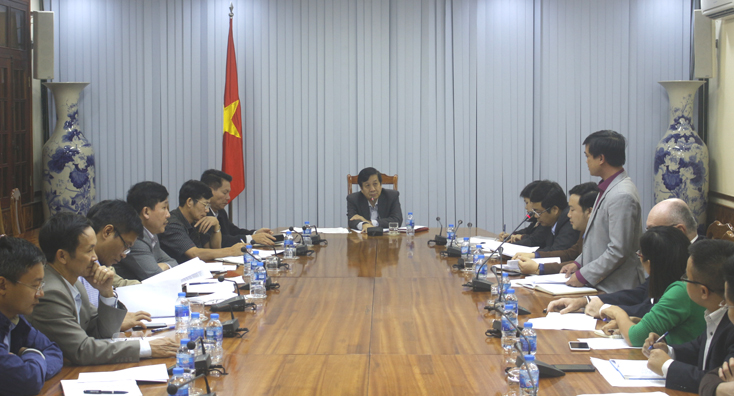Đồng chí Nguyễn Xuân Quang, Phó Chủ tịch Thường trực phụ trách UBND tỉnh chủ trì buổi làm việc.