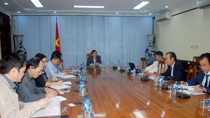 Đồng chí Nguyễn Xuân Quang, Phó Chủ tịch Thường trực UBND tỉnh phụ trách UBND tỉnh làm việc với Hiệp hội Doanh nhân Việt Nam ở nước ngoài.