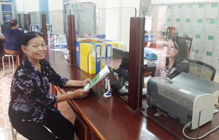 Chị Phạm Thị Vùng là tấm gương sáng trong công tác hỗ trợ hộ nghèo phát triển kinh tế tại địa phương.