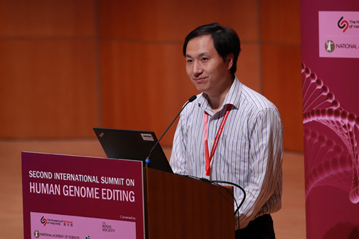 Ông Hạ Kiến Khuê (He Jian Kui) dự hội nghị quốc tế về chỉnh sửa gen người ở Hong Kong hôm 28-11 - Ảnh: REUTERS