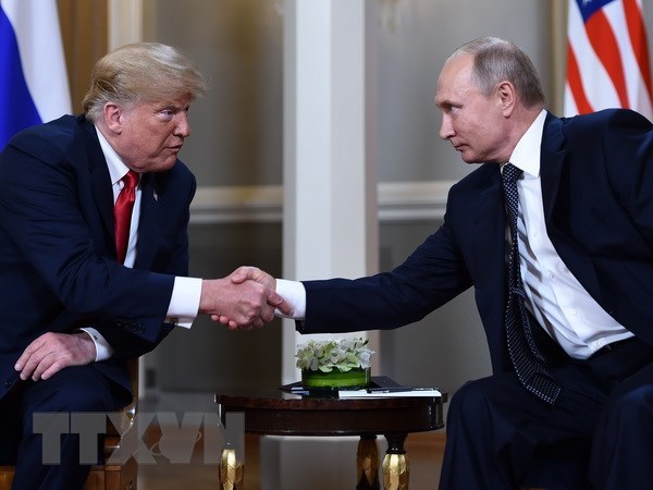 Tổng thống Nga Vladimir Putin (phải) và Tổng thống Mỹ Donald Trump tại hội nghị thượng đỉnh ở Helsinki, Phần Lan ngày 16-7. (Ảnh: AFP/TTXVN)