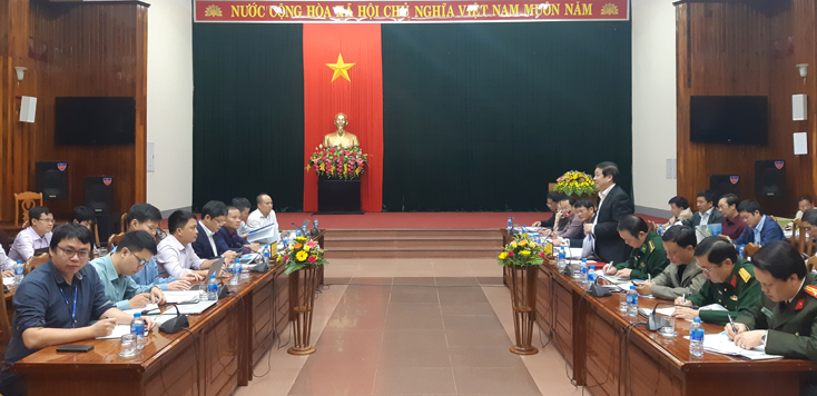 Đồng chí Nguyễn Xuân Quang, Ủy viên Ban Thường vụ Tỉnh ủy, Phó Chủ tịch Thường trực UBND tỉnh phụ trách UBND tỉnh kết luận buổi làm việc.