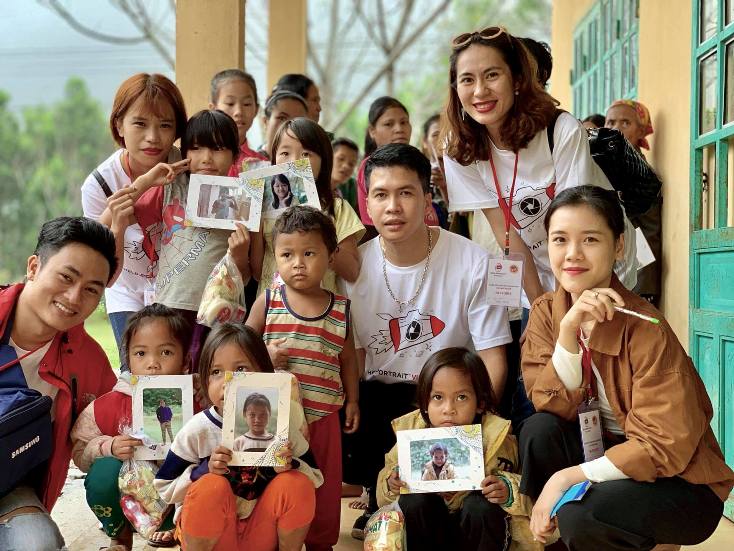 Help-Portrait Việt Nam đến với bà con xã Thượng Hóa
