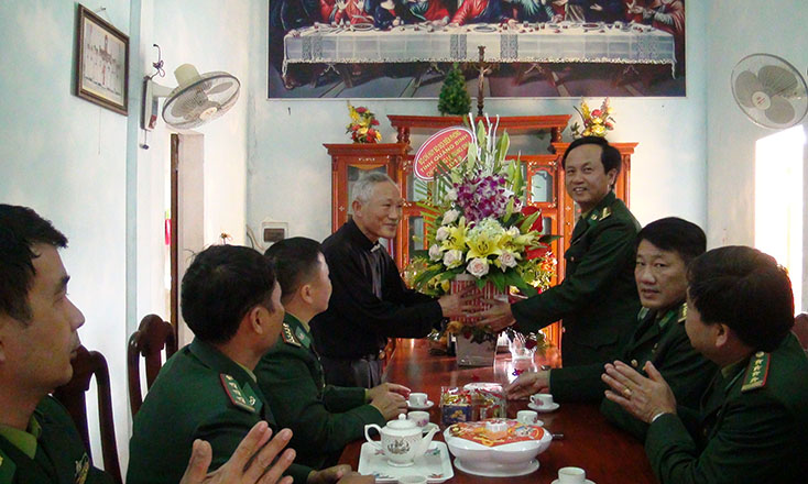 BĐBP Quảng Bình: Thăm, chúc mừng Giáng sinh các giáo xứ trên địa bàn biên giới