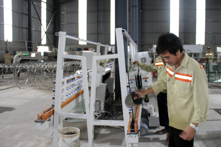 Sản phẩm kính cường lực sản xuất tại Công ty TNHH dịch vụ tổng hợp Quang Hùng Phát mang lại hiệu quả cao.