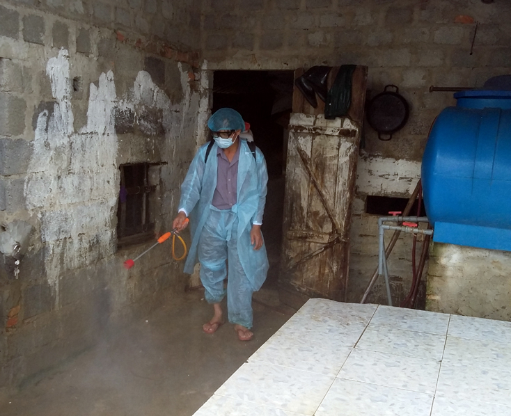 Công tác vệ sinh tiêu độc khử trùng tại các địa phương luôn được triên khai thực hiện tốt.   