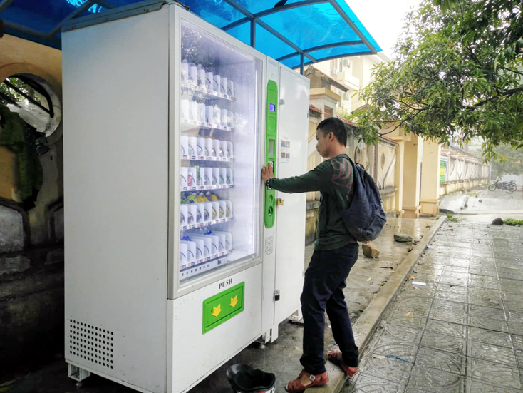 12 chiếc máy bán hàng tự động được lắp đặt tại các điểm công cộng sẽ tạo thêm điểm nhấn cho thành phố Đồng Hới.