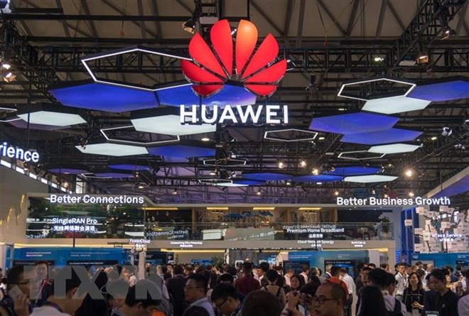 Một gian hàng của Huawei tại Triển lãm điện thoại di động thế giới ở thành phố Thượng Hải, Trung Quốc 2018. (Nguồn: AFP/TTXVN)