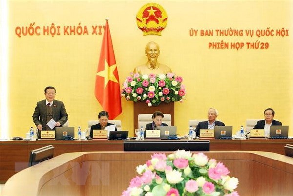 Phó Chủ tịch Quốc hội Phùng Quốc Hiển điều hành phiên họp. (Ảnh: Dương Giang/TTXVN)