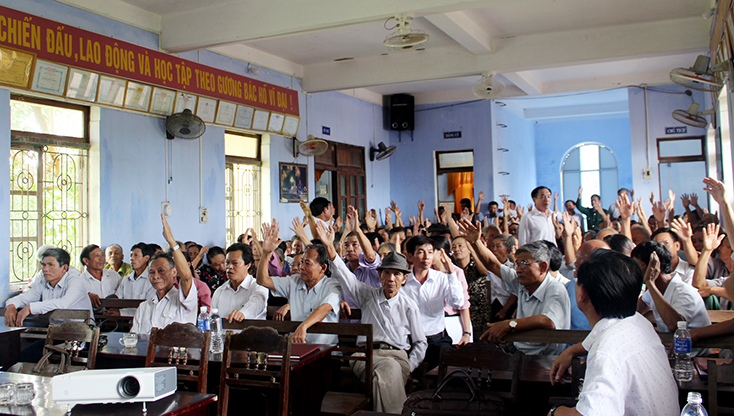 Các đảng viên thuộc Đảng bộ xã Quảng Sơn đồng thuận với dự án nâng cấp đập Rào Nan.