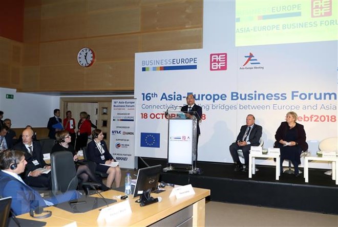 Thủ tướng Nguyễn Xuân Phúc phát biểu tại Diễn đàn Doanh nghiệp Á-Âu lần thứ 16 (AEBF 16), trưa 18-10-2018, tại Thủ đô Brussels (Bỉ). (Ảnh: Thống Nhất/TTXVN)