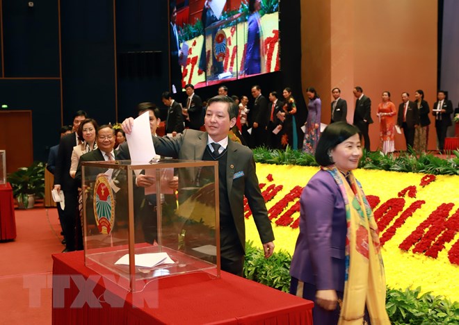 Các đại biểu bỏ phiếu bầu Ban Chấp hành Trung ương Hội Nông dân Việt Nam khóa VII. (Ảnh: Hoàng Hùng/TTXVN)