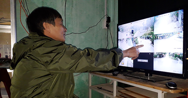 Kiểm tra dữ liệu từ camera an ninh tại tiểu khu Đồng Văn, thị trấn Đồng Lê.