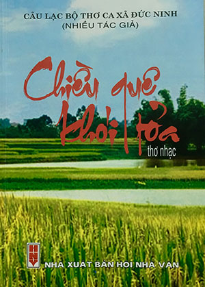 Trang bìa tập thơ, nhạc  "Chiều quê khói tỏa ". 