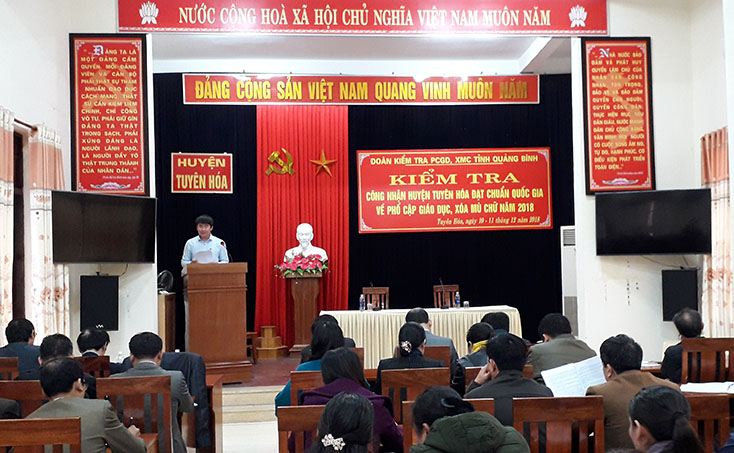 Đoàn kiểm tra công bố kết quả kiểm tra phổ cập giáo dục, xóa mù chữ tại huyện Tuyên Hóa năm 2018