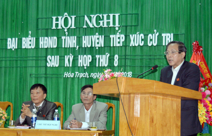 Đồng chí Hoàng Đăng Quang, Bí thư Tỉnh ủy, Chủ tịch HĐND tỉnh trả lời một số vấn đề cử tri huyện Bố Trạch quan tâm.