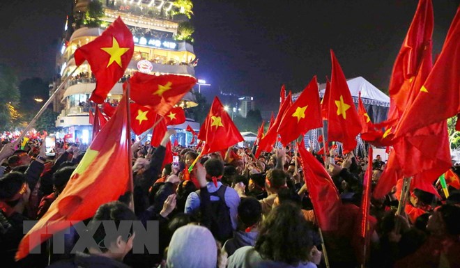 Hàng triệu người hâm mộ Việt Nam đổ ra đường ăn mừng chức vô địch AFF Suzuki Cup 2018 của tuyển Việt Nam. (Ảnh: Thành Đạt/TTXVN)