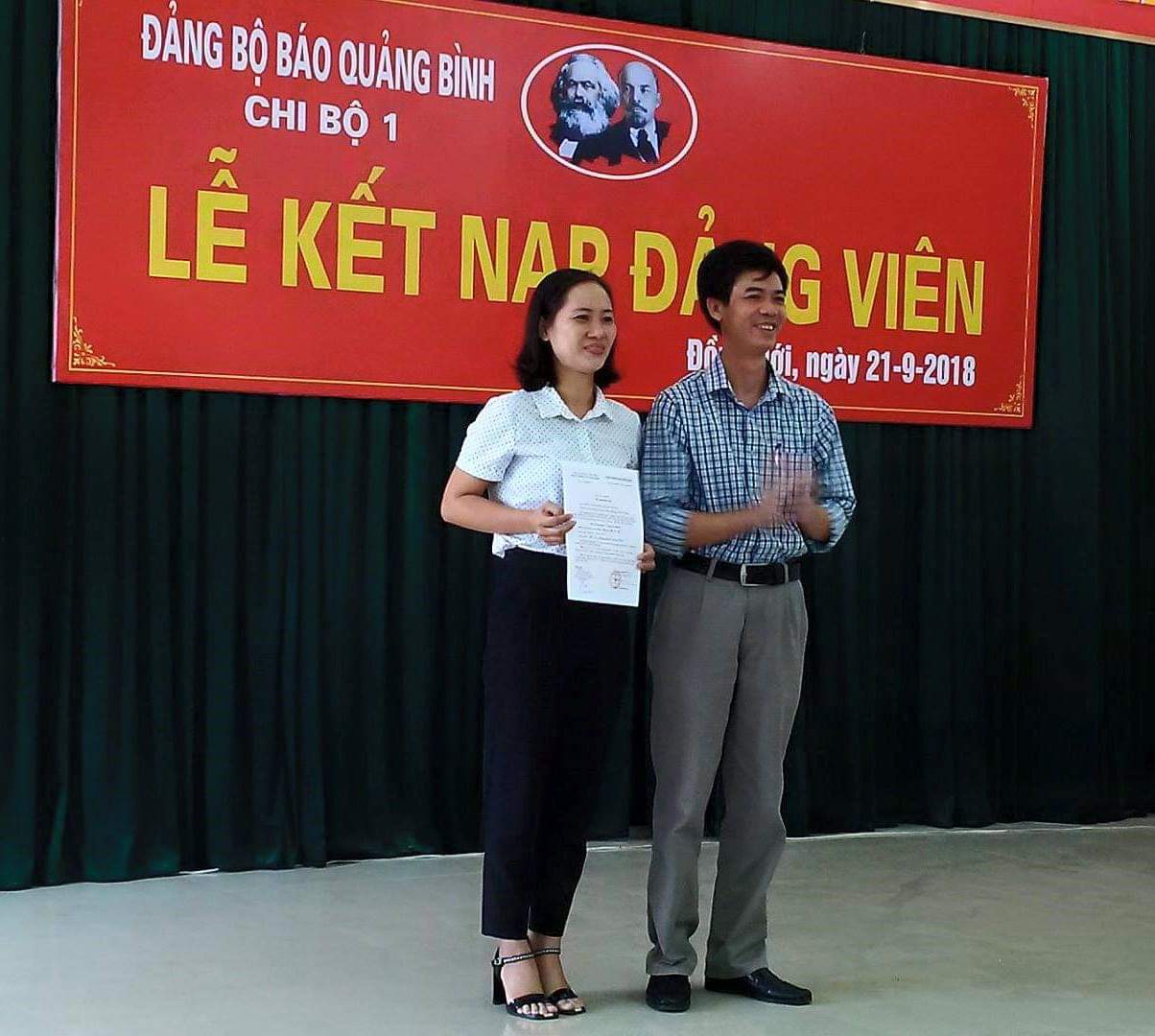 Đảng bộ Báo Quảng Bình là một trong những tổ chức cơ sở đảng làm tốt công tác phát triển đảng viên.
