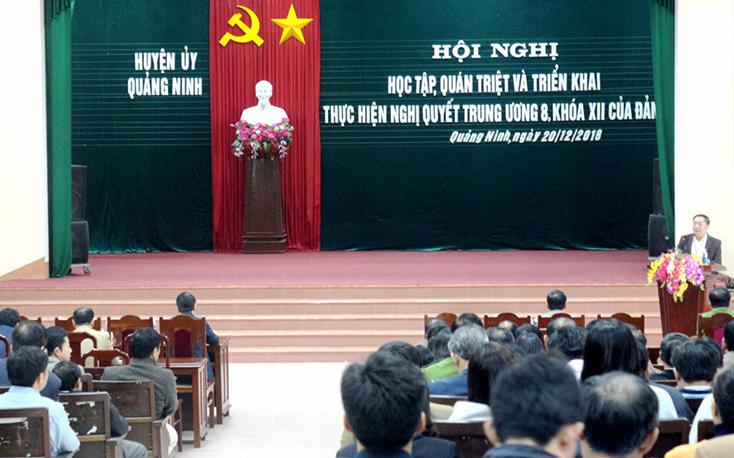 Cán bộ chủ chốt huyện Quảng Ninh tham dự hội nghị học tập, quán triệt và triển khai thực hiện Nghị quyết Trung ương 8 (Khóa XII).