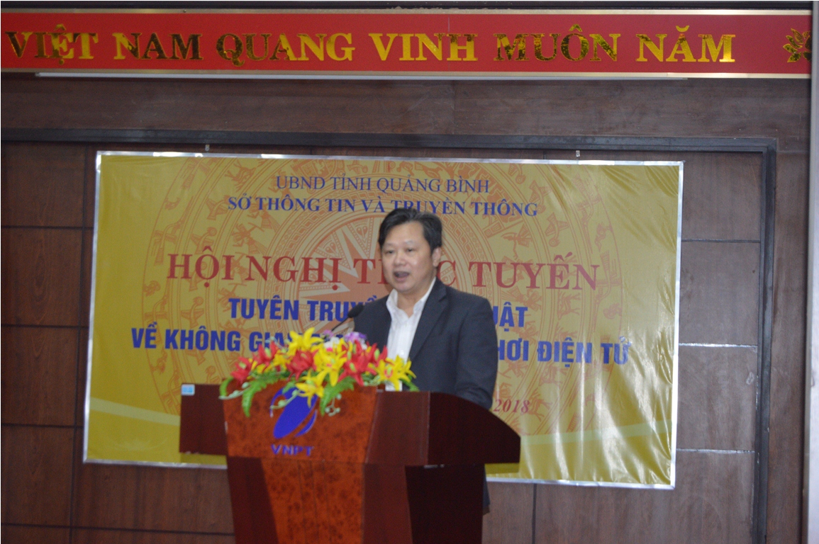Đồng chí Nguyễn Tiến Hoàng, Phó Chủ tịch UBND tỉnh phát biểu tại hội nghị.