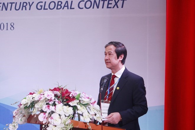   Phó giáo sư-tiến sỹ Nguyễn Kim Sơn, Bí thư Đảng ủy, Giám đốc Đại học Quốc gia Hà Nội phát biểu. (Ảnh: TTXVN)