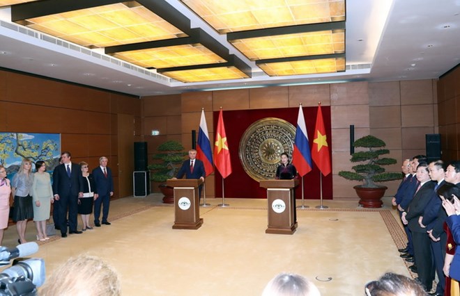 Chủ tịch Quốc hội Nguyễn Thị Kim Ngân và Chủ tịch Duma Quốc gia Nga Vyacheslav Viktorovich Volodin chủ trì buổi họp báo. (Ảnh: Trọng Đức/TTXVN)