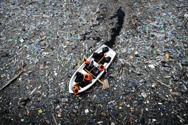 Rác thải nhựa gây tác hại khủng khiếp lên môi trường tự nhiên - Ảnh: GETTY IMAGES
