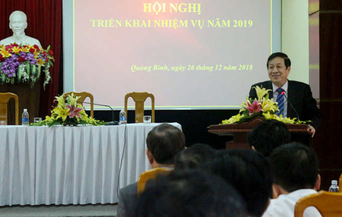 Đồng chí Nguyễn Xuân Quang, Phó Chủ tịch Thường trực UBND tỉnh phát biểu tại hội nghị.