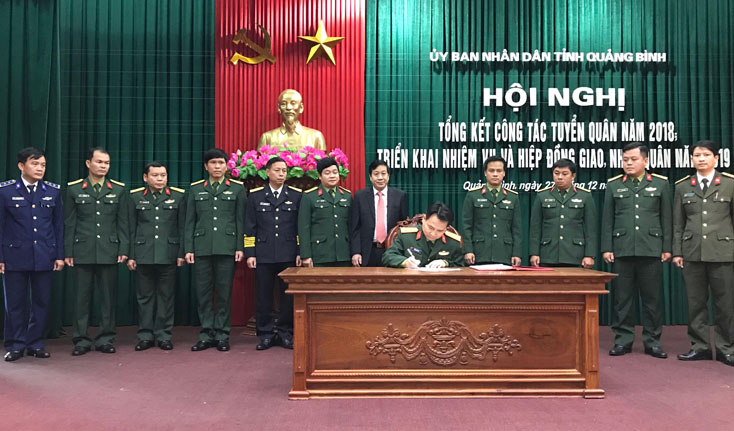 Lễ ký kết biên bản hiệp đồng giao, nhận quân năm 2019 