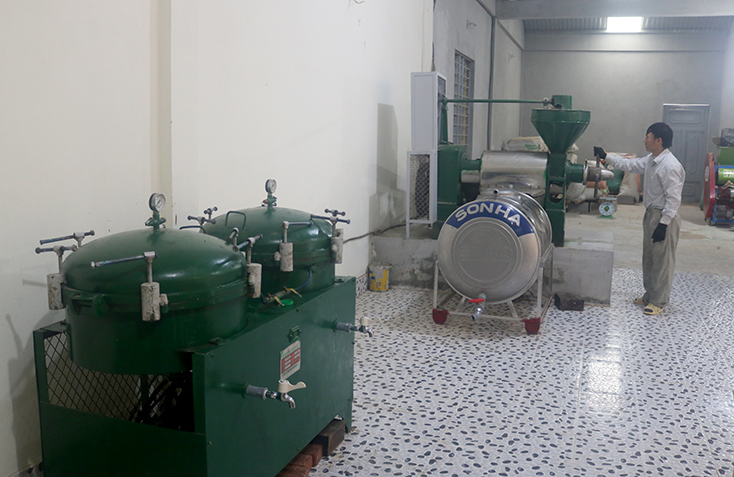 Dây chuyền công nghệ sản xuất dầu lạc của HTX nông sản Trường Thuỷ.