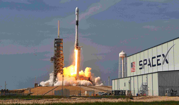 Công ty hàng không vũ trụ tư nhân SpaceX dự kiến sẽ có chuyến bay chở người lần đầu tiên - Ảnh: SPACEX