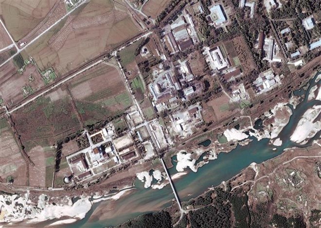Hình ảnh vệ tinh chụp cơ sở hạt nhân Yongbyon, cách thủ đô Bình Nhưỡng của Triều Tiên 100km về phía bắc, ngày 29-9-2004. (Ảnh: EPA/ TTXVN)