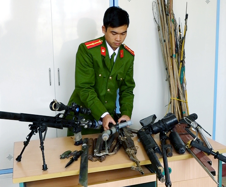 Công an Quảng Trạch thu giữ lượng lớn súng tự chế và công cụ hỗ trợ.
