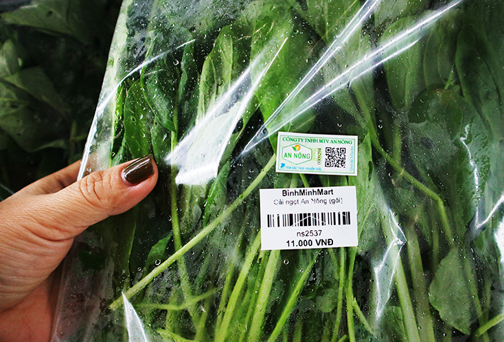Sản phẩm rau ăn lá của HTX Nông nghiệp An Nông đã được gắn tem truy xuất nguồn gốc. 