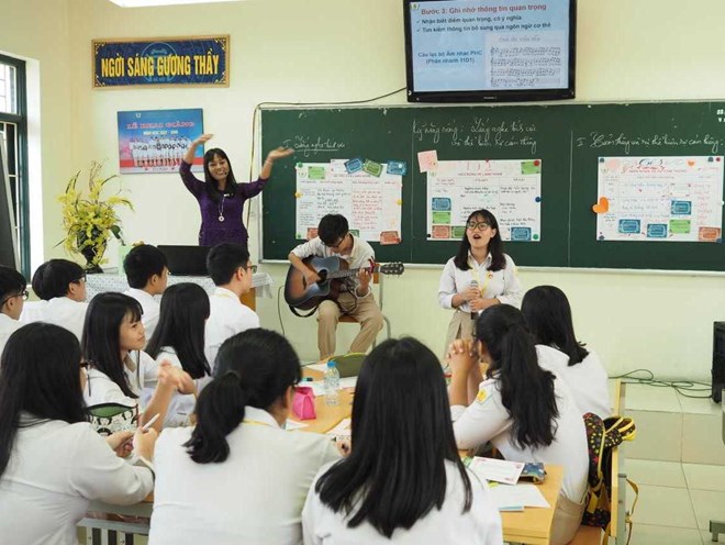 Giáo viên sẽ được tập huấn theo nhiều hình thức để đáp ứng yêu cầu chương trình giáo dục phổ thông mới. (Ảnh: PV/Vietnam+)