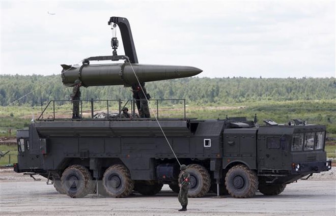 Hệ thống tên lửa đạn đạo Iskander tại Diễn đàn Kỹ thuật quân sự quốc tế Army 2015 ở Kubinka, ngoại ô Moskva, Nga ngày 17-6-2015. (Ảnh: REUTERS/ TTXVN)