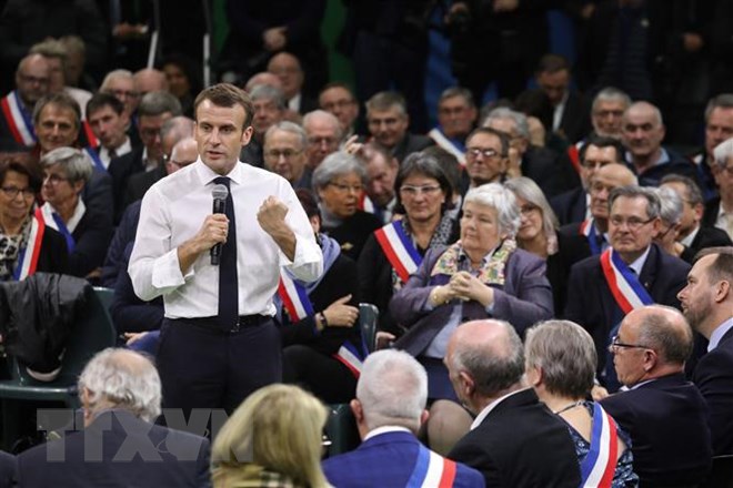 Tổng thống Pháp Emmanuel Macron trong cuộc gặp hơn 600 Thị trưởng vùng Normandie tại thành phố Grand Bourgtheroulde, tỉnh Eure ngày 15-1-2019. (Ảnh: AFP/TTXVN)