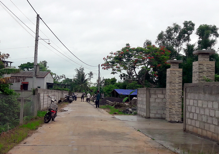 Thanh tra huyện Lệ Thủy đã phát hiện đơn vị tư vấn thiết kế đã tính sai khối lượng nhiều tuyến đường liên thôn ở xã Cam Thủy.