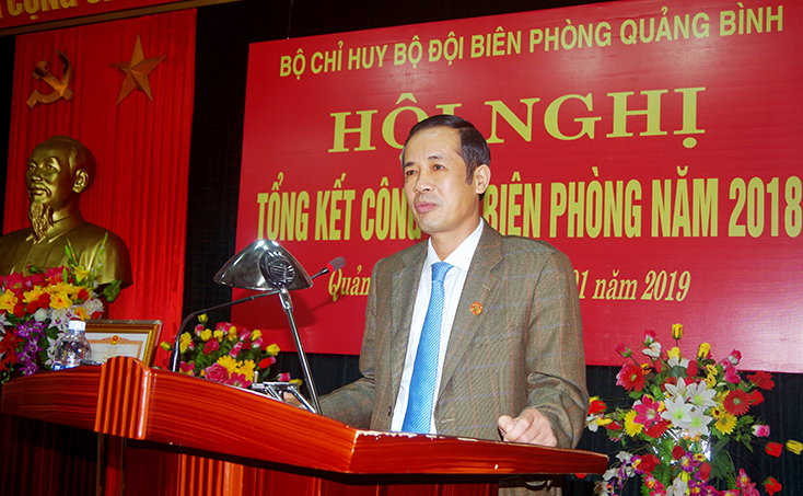 Đồng chí Chủ tịch UBND tỉnh Trần Công Thuật phát biểu tại hội nghị.