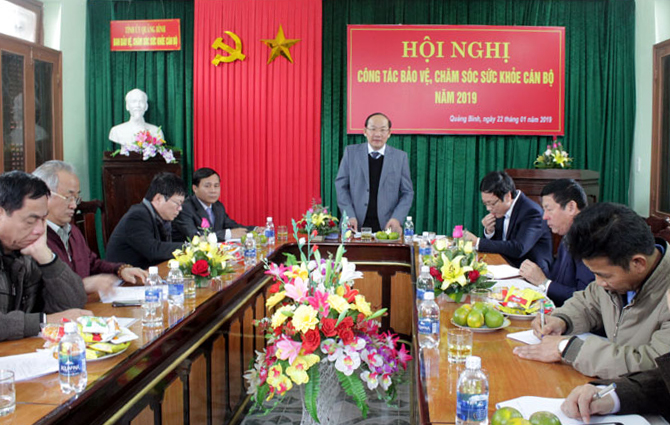 Đồng chí Trần Xuân Vinh, Trưởng Ban Tổ chức Tỉnh ủy phát biểu tại hội nghị.