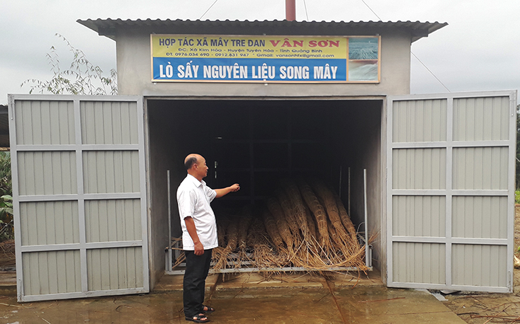 Lò sấy nguyên liệu tại Hợp tác xã mây tre đan Vân Sơn.