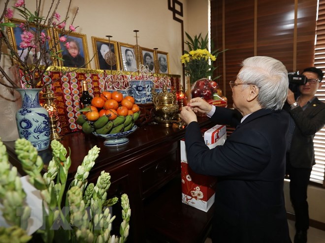 Tổng Bí thư, Chủ tịch nước Nguyễn Phú Trọng đến thắp hương tưởng niệm Tổng Bí thư Trường Chinh. (Ảnh: Trí Dũng/TTXVN)