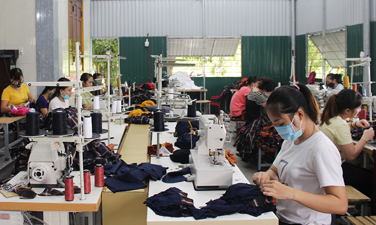 Công ty may Minh Anh góp phần giải quyết việc làm cho nhiều lao động nông thôn.