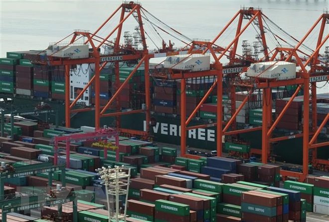 Hàng hóa được xếp tại cảng ở Tokyo, Nhật Bản, ngày 19-2-2018. (Ảnh: AFP/TTXVN)