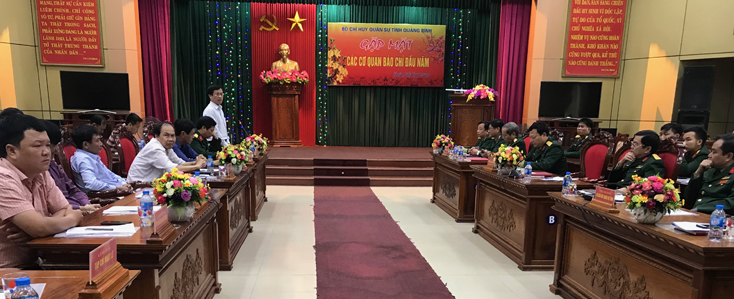 Đại diện lãnh đạo Báo Quảng Bình phát biểu tại buổi gặp mặt