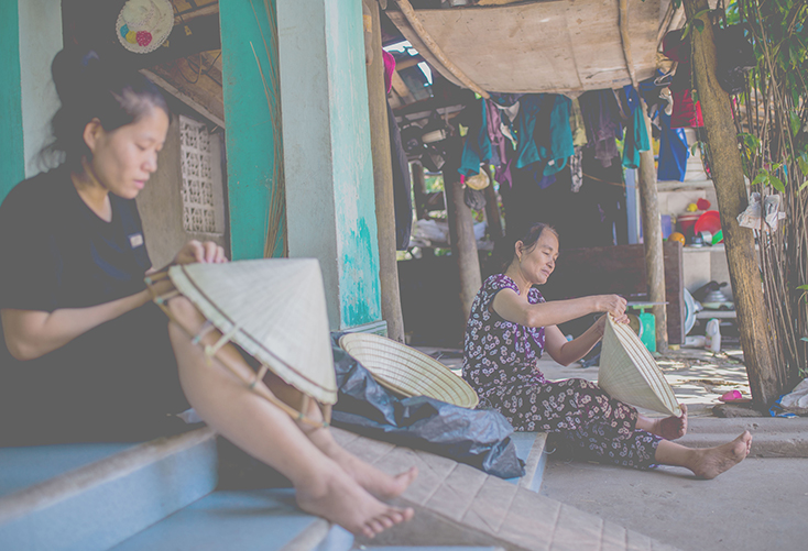 Làng nghề làm nón lá Thổ Ngoạn (phường Quảng Thuận, TX. Ba Đồn) là một trong những điểm nhấn đặc sắc của tour khám phá du lịch đường sông. 