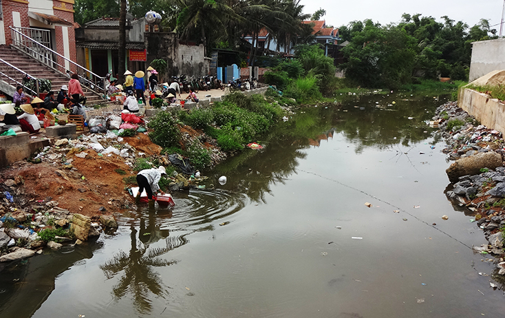 Môi trường vùng bờ, cửa sông tiềm ẩn nhiều nguy cơ gây ô nhiễm.