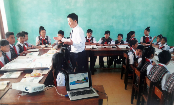Một giờ lên lớp của giáo viên Trường phổ thông dân tộc nội trú huyện Quảng Ninh.