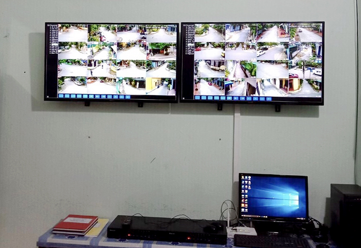 Trung tâm theo dõi camera giám sát ANTT tại Công an phường Đồng Mỹ.